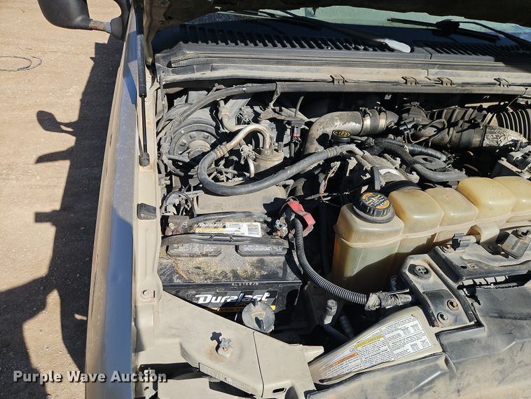 image for item EO7015 2000 Ford F350 Super Duty Ext. Cab flatbed pickup truck