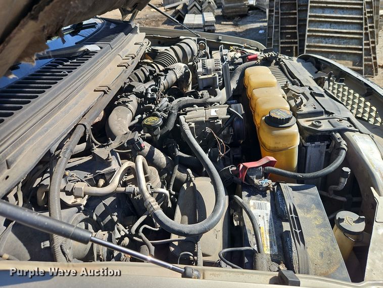 image for item EO7015 2000 Ford F350 Super Duty Ext. Cab flatbed pickup truck