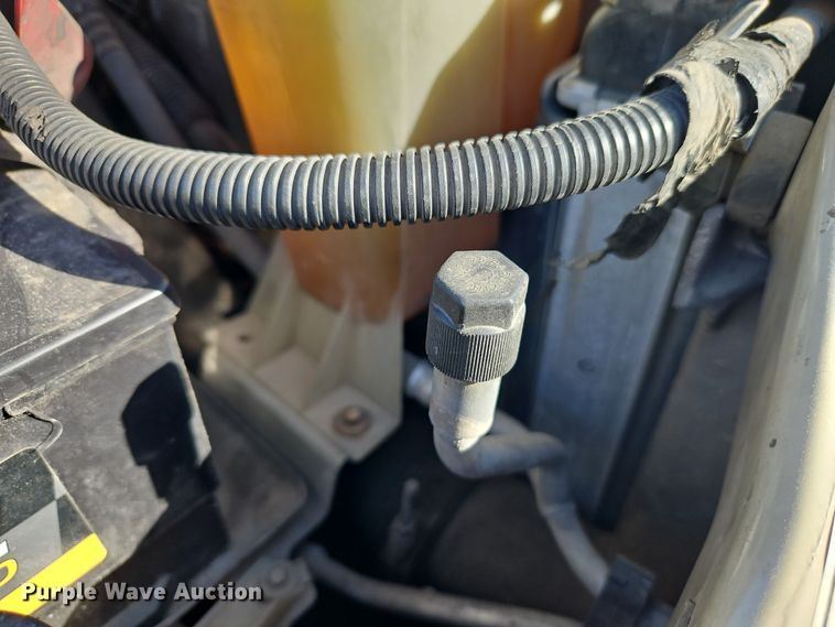 image for item EO7015 2000 Ford F350 Super Duty Ext. Cab flatbed pickup truck