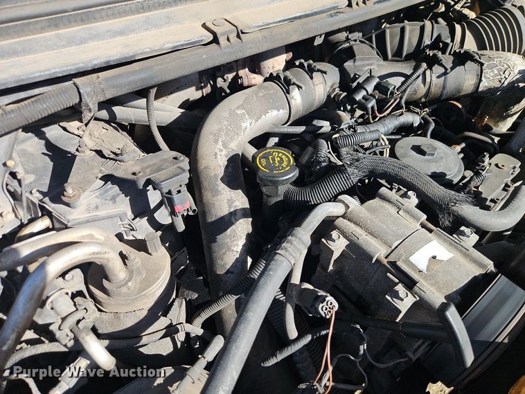 image for item EO7015 2000 Ford F350 Super Duty Ext. Cab flatbed pickup truck