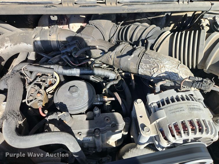 image for item EO7015 2000 Ford F350 Super Duty Ext. Cab flatbed pickup truck