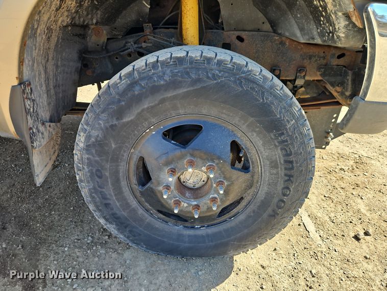 image for item EO7015 2000 Ford F350 Super Duty Ext. Cab flatbed pickup truck