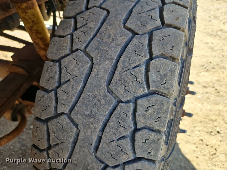 image for item EO7015 2000 Ford F350 Super Duty Ext. Cab flatbed pickup truck