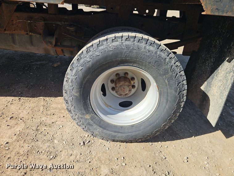 image for item EO7015 2000 Ford F350 Super Duty Ext. Cab flatbed pickup truck