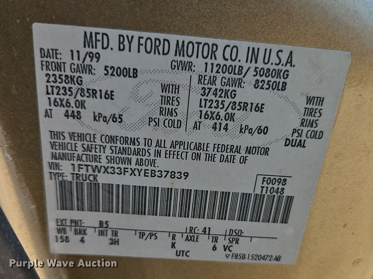 image for item EO7015 2000 Ford F350 Super Duty Ext. Cab flatbed pickup truck