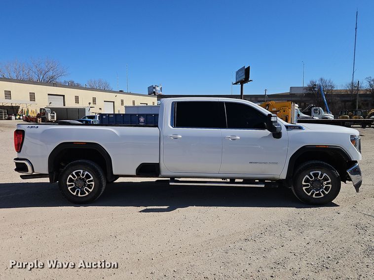 image for item EO7024 2022 GMC Sierra 3500HD Crew Cab pickup truck