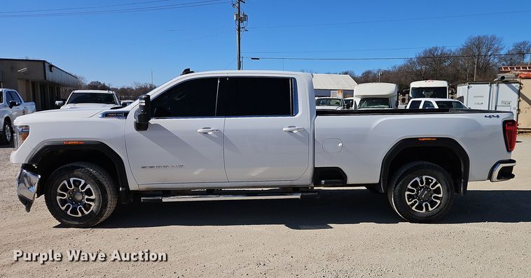 image for item EO7024 2022 GMC Sierra 3500HD Crew Cab pickup truck