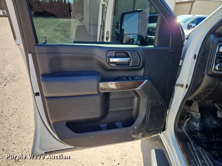 image for item EO7024 2022 GMC Sierra 3500HD Crew Cab pickup truck