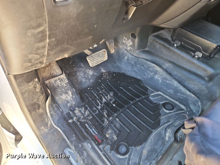 image for item EO7024 2022 GMC Sierra 3500HD Crew Cab pickup truck