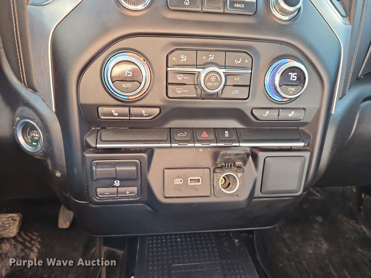 image for item EO7024 2022 GMC Sierra 3500HD Crew Cab pickup truck