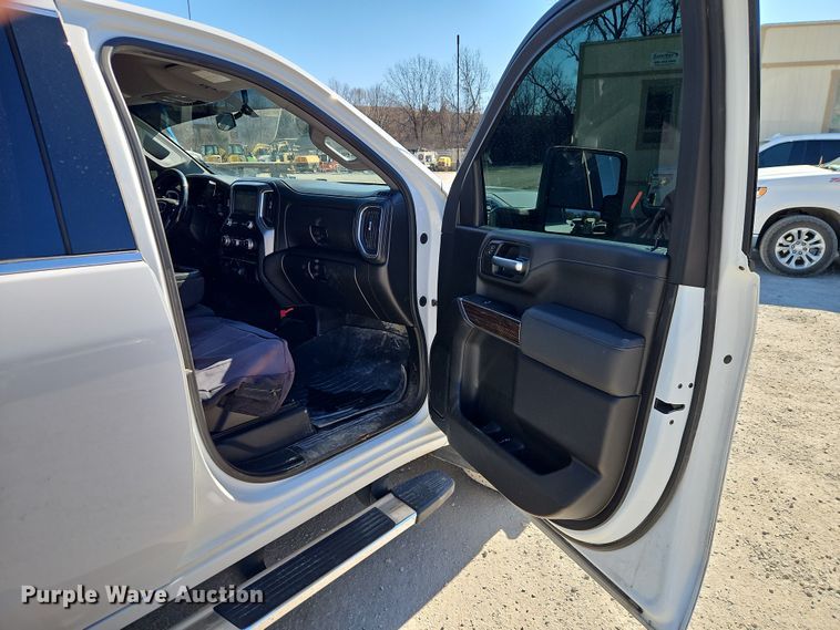 image for item EO7024 2022 GMC Sierra 3500HD Crew Cab pickup truck