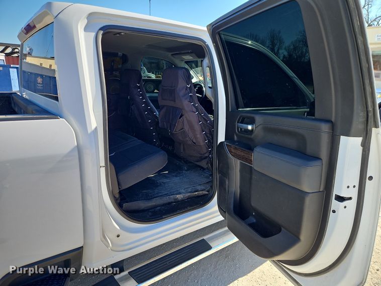 image for item EO7024 2022 GMC Sierra 3500HD Crew Cab pickup truck