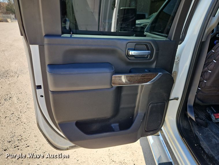 image for item EO7024 2022 GMC Sierra 3500HD Crew Cab pickup truck