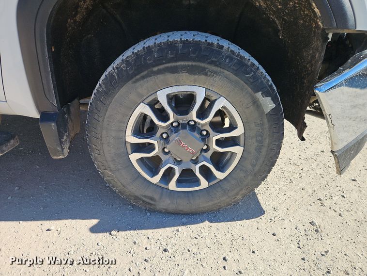 image for item EO7024 2022 GMC Sierra 3500HD Crew Cab pickup truck