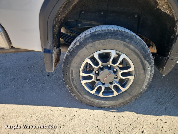 image for item EO7024 2022 GMC Sierra 3500HD Crew Cab pickup truck