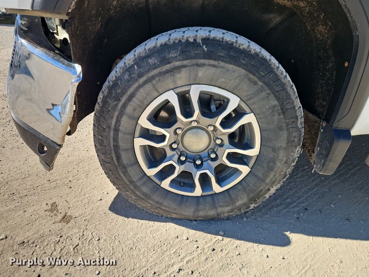 image for item EO7024 2022 GMC Sierra 3500HD Crew Cab pickup truck