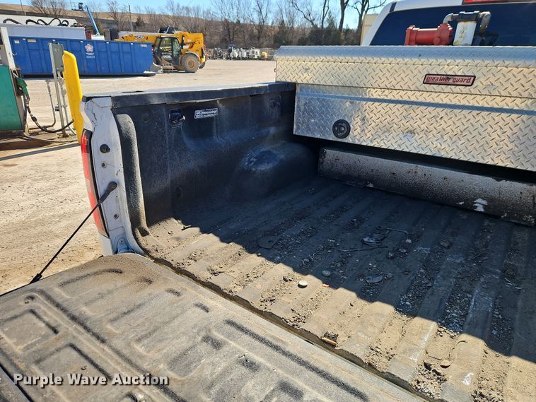 image for item EO7025 2017 GMC Sierra 2500HD Crew Cab pickup truck