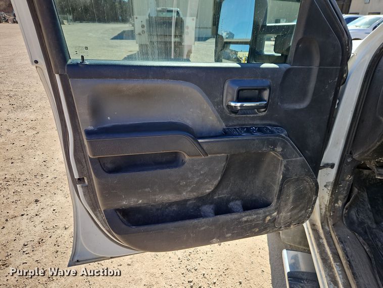 image for item EO7025 2017 GMC Sierra 2500HD Crew Cab pickup truck