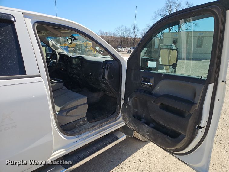 image for item EO7025 2017 GMC Sierra 2500HD Crew Cab pickup truck