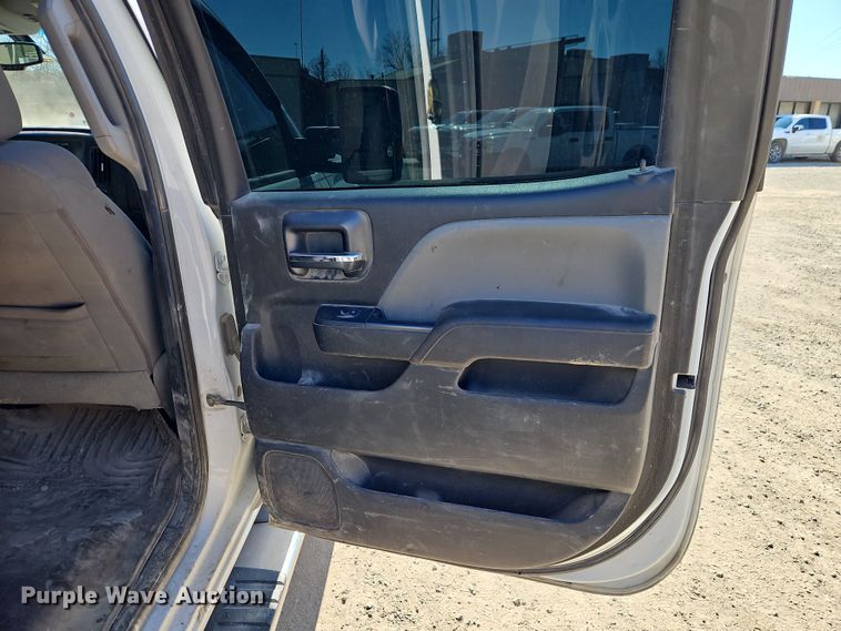 image for item EO7025 2017 GMC Sierra 2500HD Crew Cab pickup truck