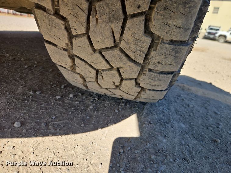 image for item EO7025 2017 GMC Sierra 2500HD Crew Cab pickup truck