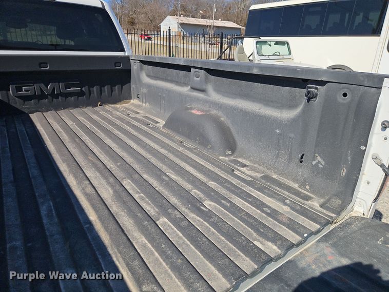 image for item EO7026 2016 GMC Sierra 2500HD Crew Cab pickup truck