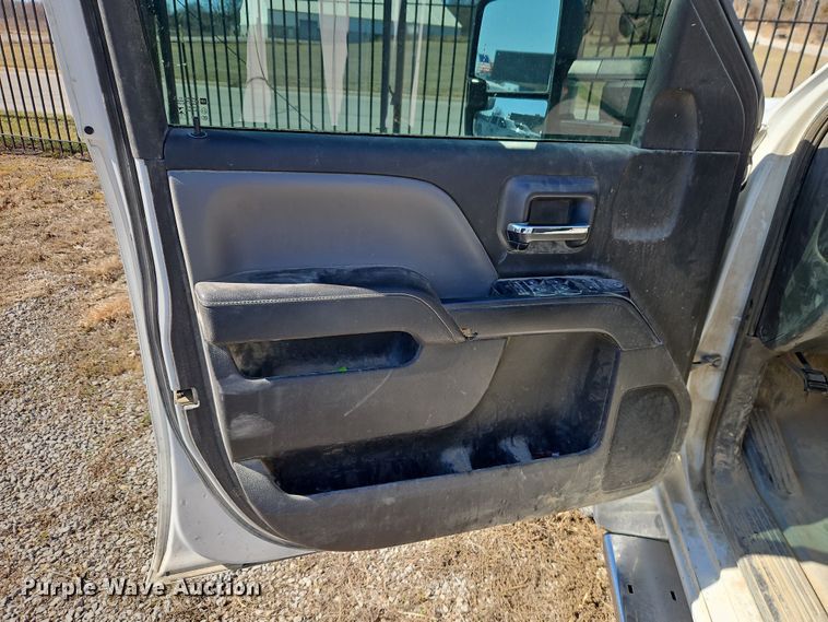 image for item EO7026 2016 GMC Sierra 2500HD Crew Cab pickup truck