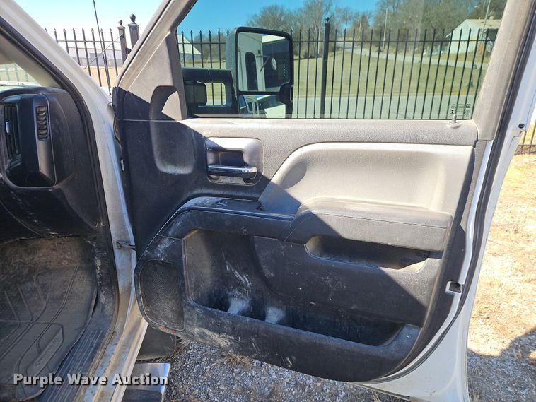 image for item EO7026 2016 GMC Sierra 2500HD Crew Cab pickup truck