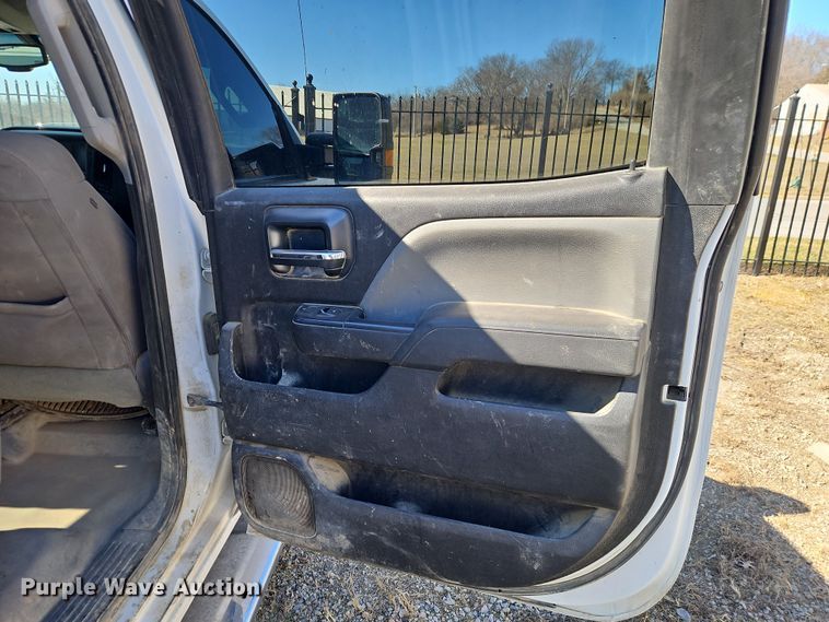 image for item EO7026 2016 GMC Sierra 2500HD Crew Cab pickup truck