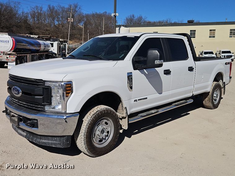 image for item EO7028 2019 Ford F250 Super Duty Crew Cab pickup truck