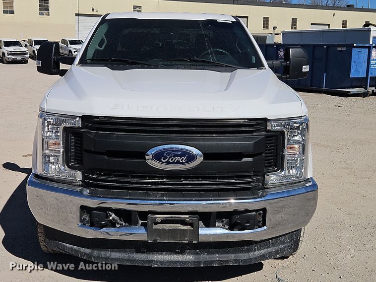 image for item EO7028 2019 Ford F250 Super Duty Crew Cab pickup truck
