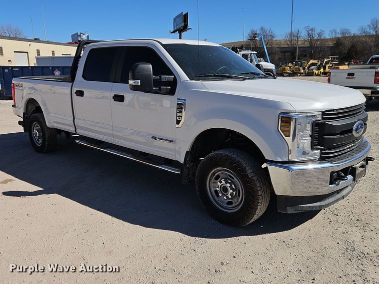 image for item EO7028 2019 Ford F250 Super Duty Crew Cab pickup truck