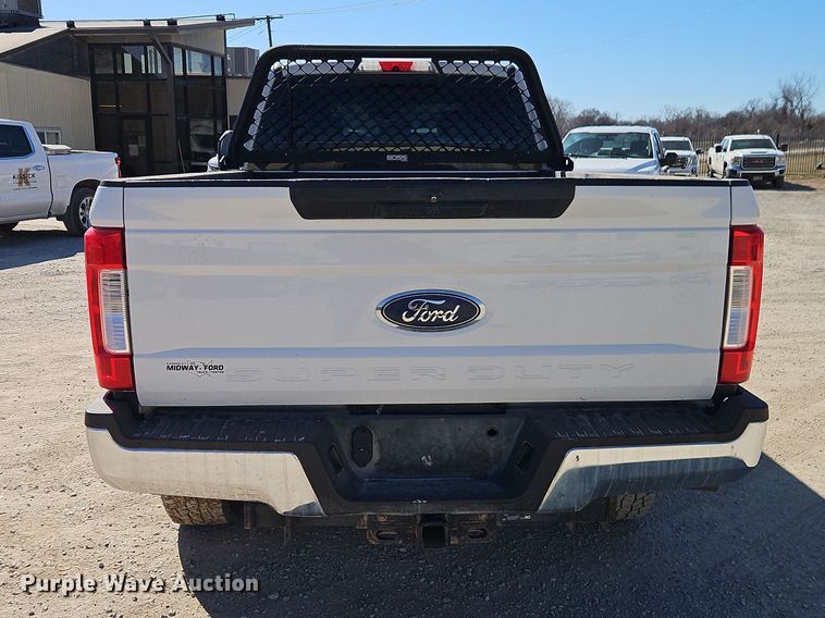 image for item EO7028 2019 Ford F250 Super Duty Crew Cab pickup truck