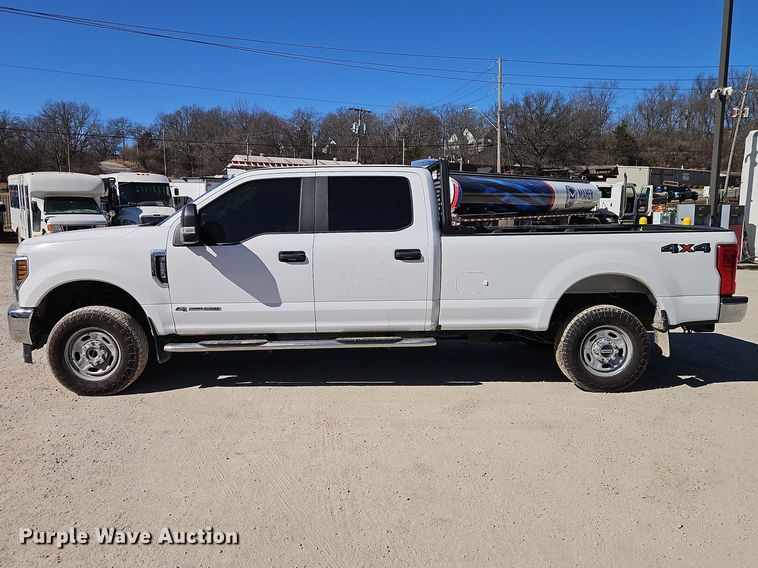image for item EO7028 2019 Ford F250 Super Duty Crew Cab pickup truck