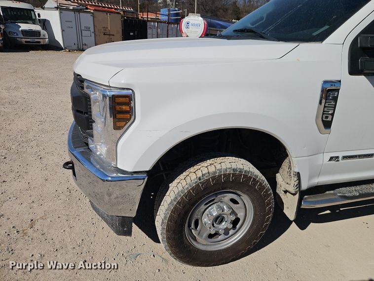 image for item EO7028 2019 Ford F250 Super Duty Crew Cab pickup truck