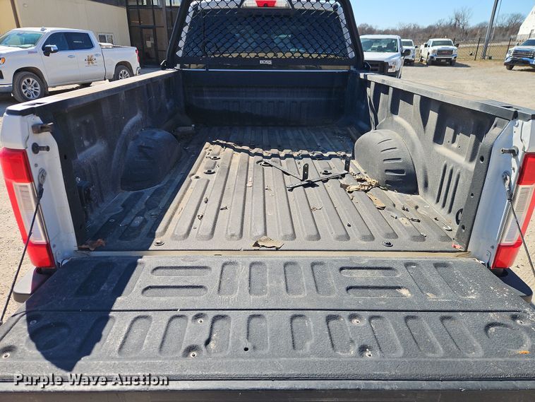 image for item EO7028 2019 Ford F250 Super Duty Crew Cab pickup truck