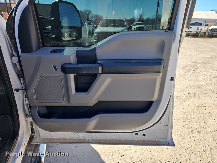 image for item EO7028 2019 Ford F250 Super Duty Crew Cab pickup truck