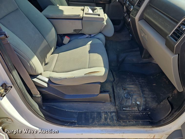 image for item EO7028 2019 Ford F250 Super Duty Crew Cab pickup truck