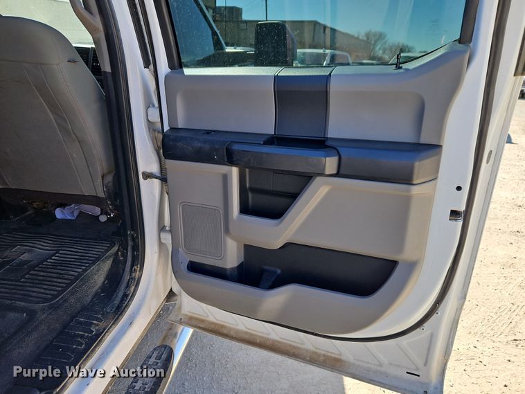 image for item EO7028 2019 Ford F250 Super Duty Crew Cab pickup truck