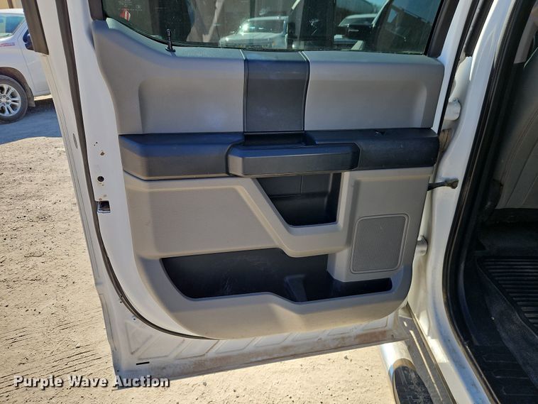 image for item EO7028 2019 Ford F250 Super Duty Crew Cab pickup truck