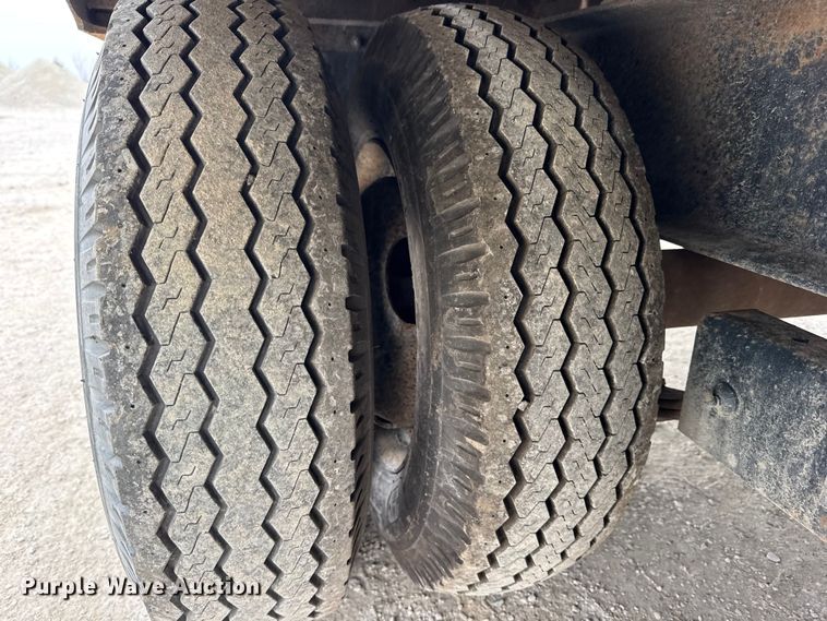 image for item ER0442 1999 Hudson Bros TRAILER equipment trailer