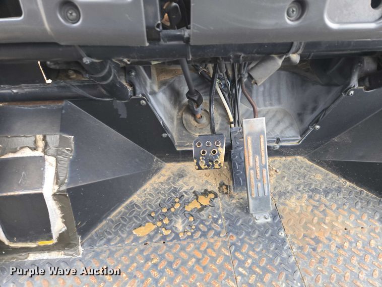 image for item ES2845 2005 Kawasaki KAF620G Mule utility vehicle