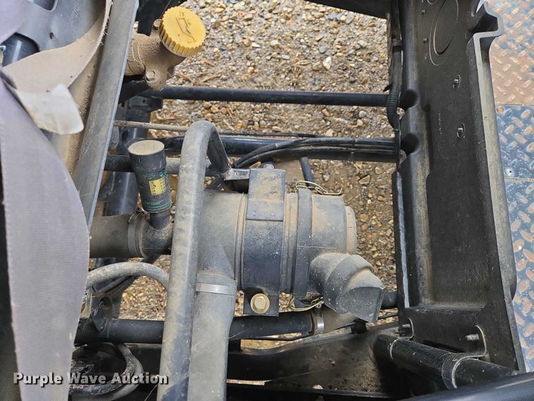 image for item ES2845 2005 Kawasaki KAF620G Mule utility vehicle