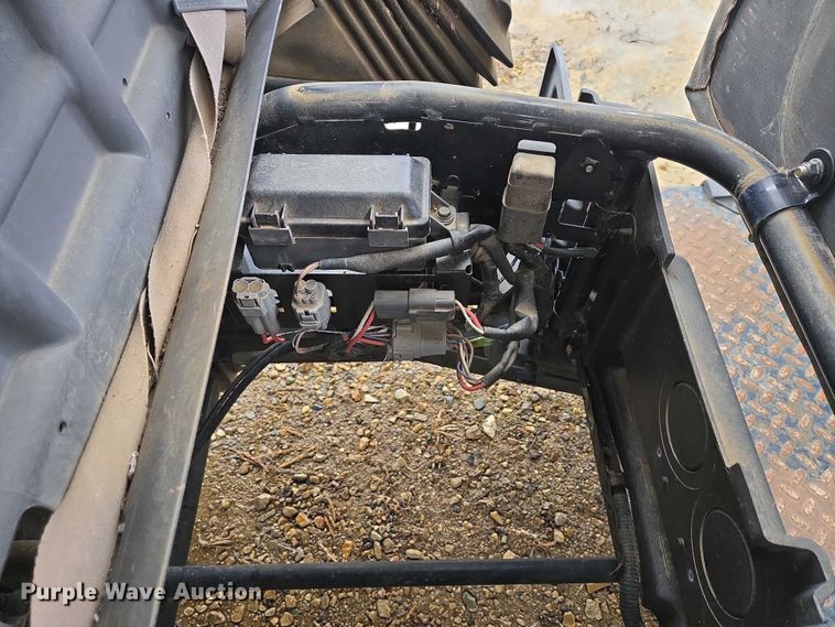 image for item ES2845 2005 Kawasaki KAF620G Mule utility vehicle