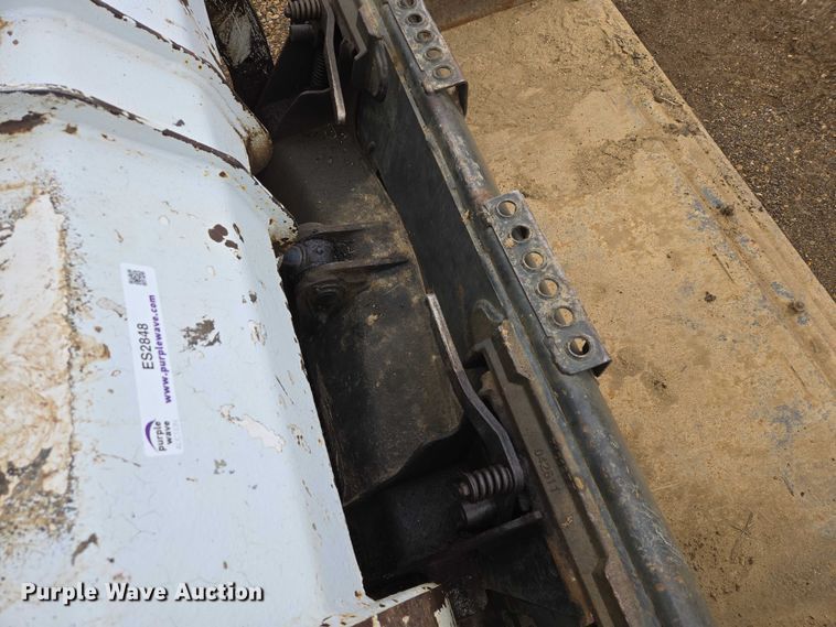 image for item ES2848 2002 Bobcat 753 skid steer loader