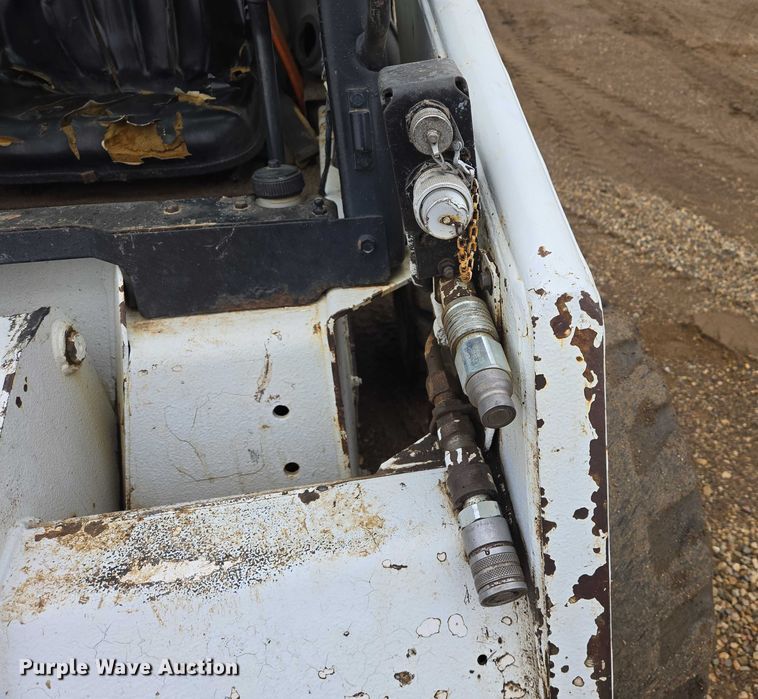 image for item ES2848 2002 Bobcat 753 skid steer loader