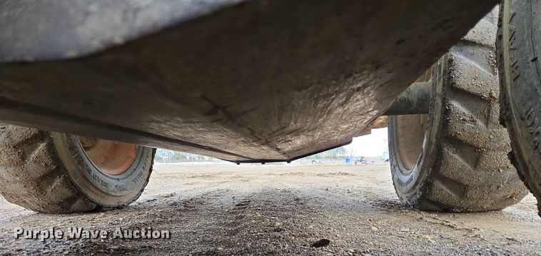 image for item ES2848 2002 Bobcat 753 skid steer loader