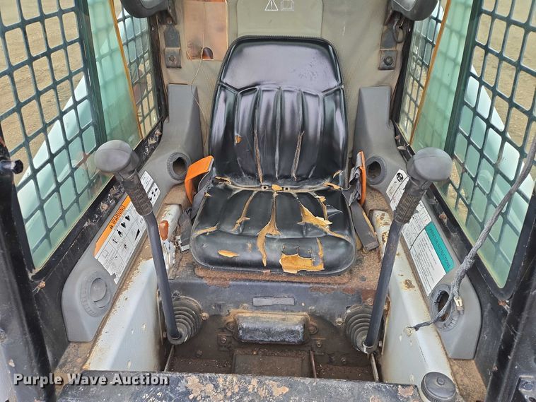 image for item ES2848 2002 Bobcat 753 skid steer loader