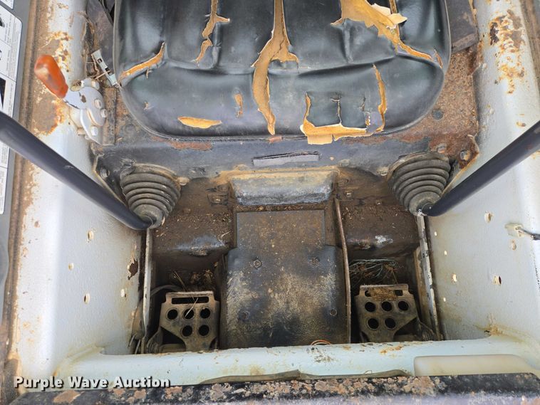 image for item ES2848 2002 Bobcat 753 skid steer loader