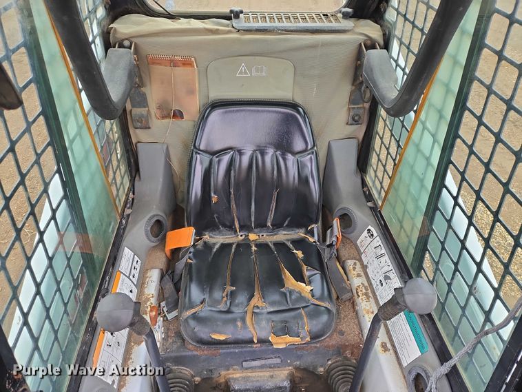 image for item ES2848 2002 Bobcat 753 skid steer loader